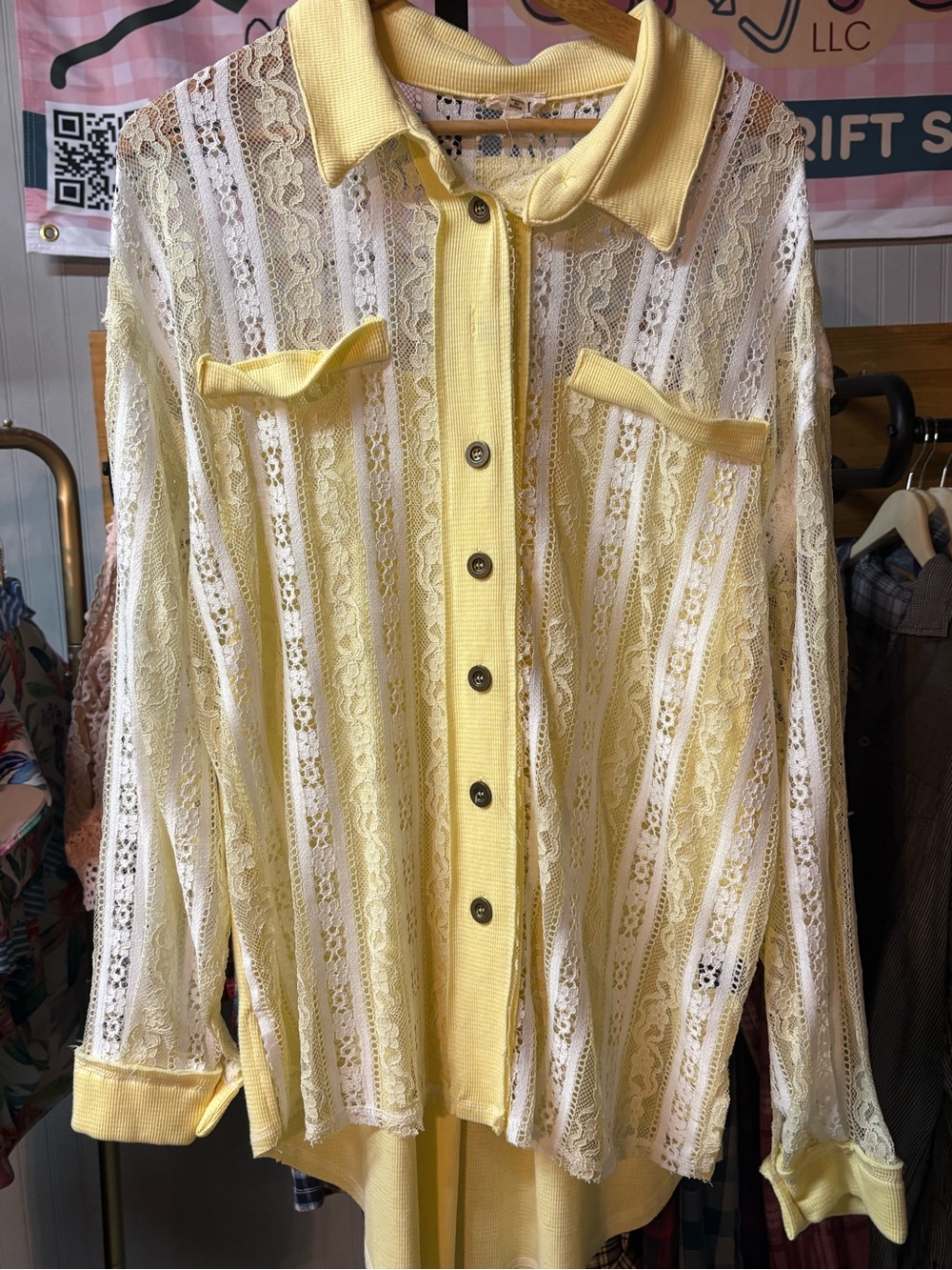 POL MEDIUM ✨ lace long sleeve button down yellow + white